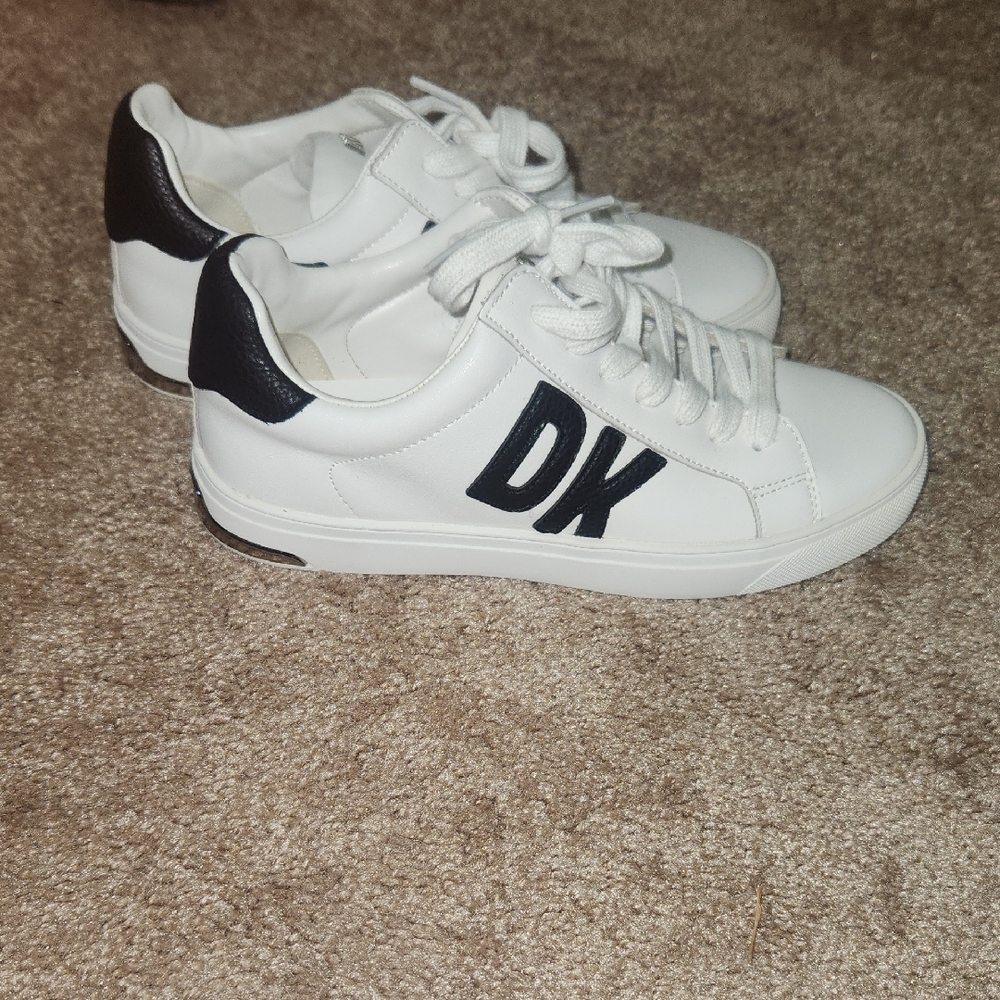 DKNY 7.5 Abeni Low Top Logo White and Black Women's Sneakers